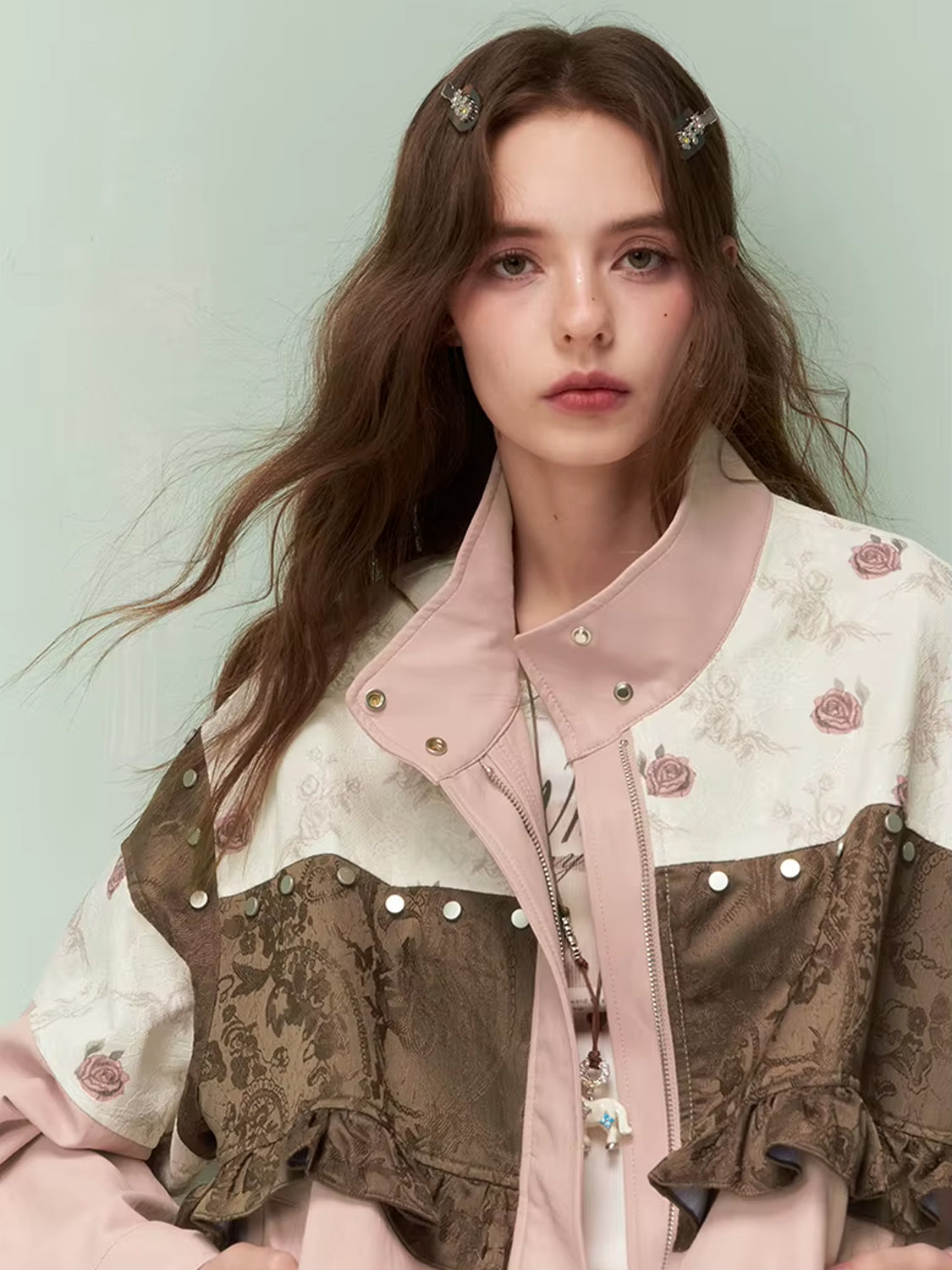 Jaket Pendek Jacquard Beropol dengan Aksen Rivet Gaya Vintaj Manis dan Cool